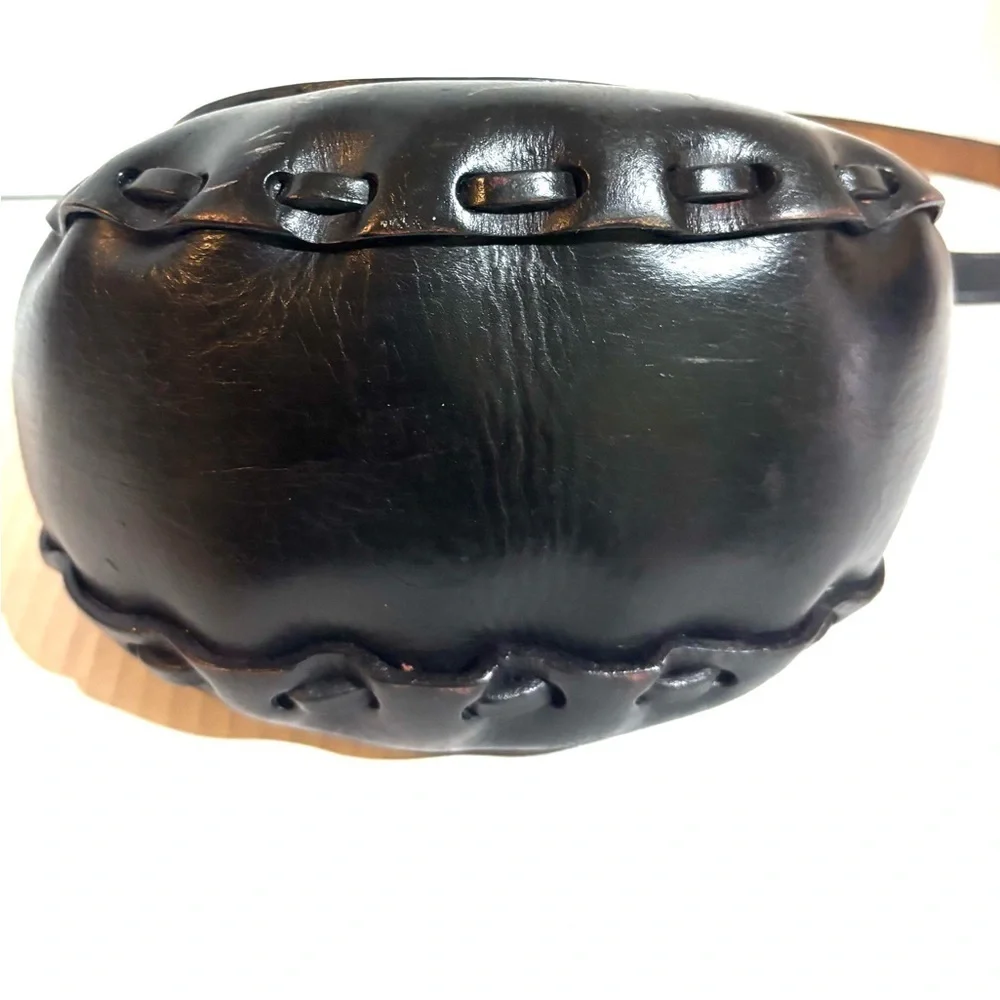 Vintage Elegant Black Leather Shoulder/ crossbody Bag